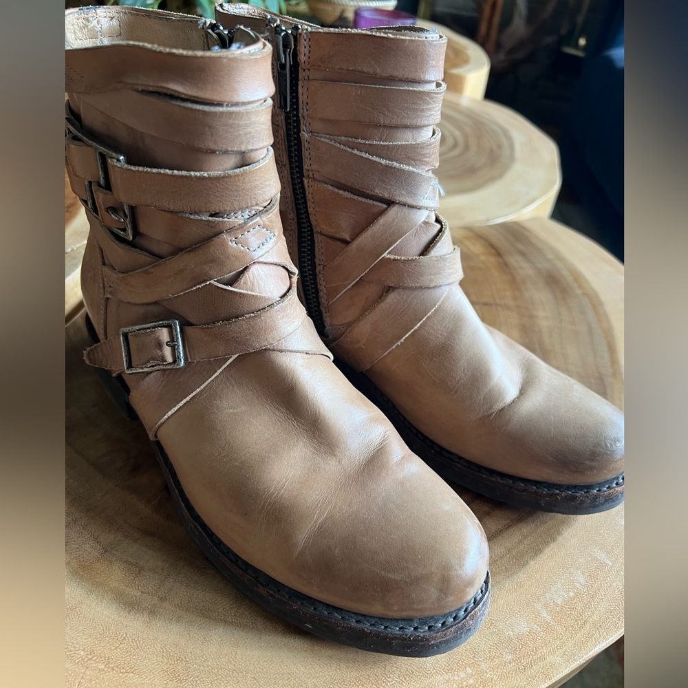 Frye bootie 8 1/2